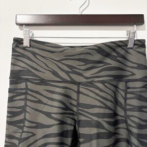 Old Navy Active Zebra Print Powersoft Bike Shorts Womens Size Large Activewear